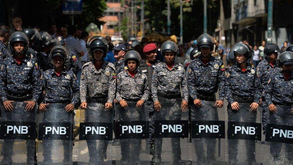 Membros da Polícia Nacional Bolivariana (PNB) em Caracas, 1 de fevereiro de 2019