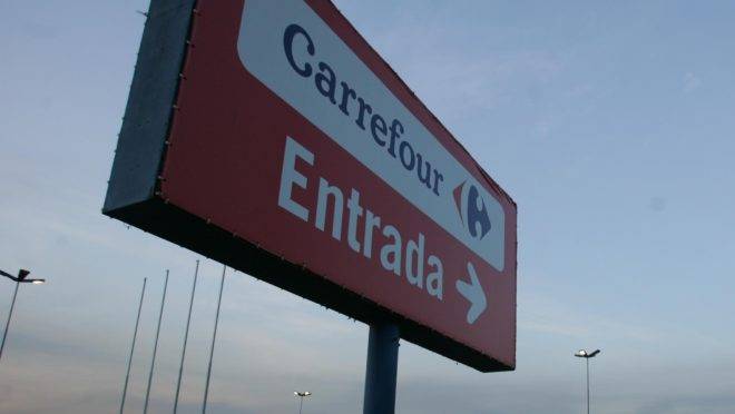 placa de entrada do Carrefour