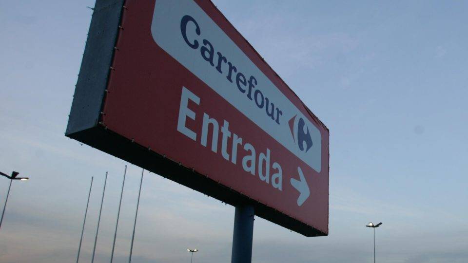 placa de entrada do Carrefour