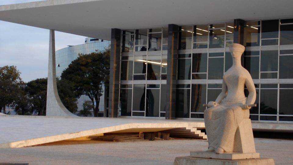 Teto do funcionalismo ficará congelado em 2020 e vai evitar efeito cascata Ministros do STF não terão aumentos em 2020.