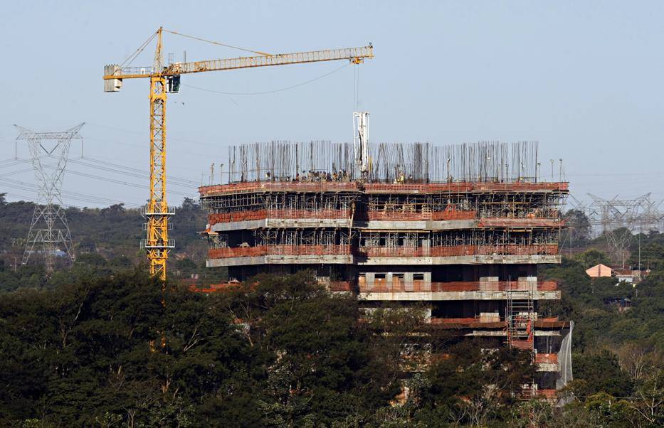 Prédio inacabado da Unila, em Foz do Iguaçu. Foto: Christian Rizzi/Arquivo Gazeta do Povo