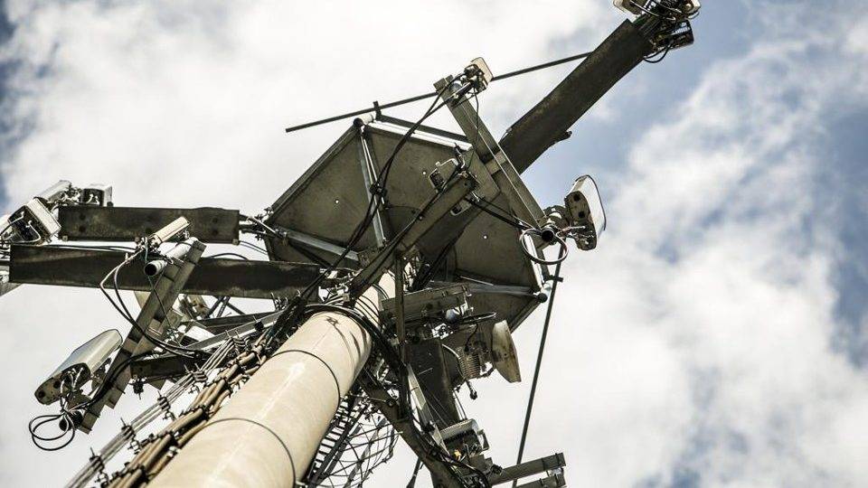 Além da Previdência: novo marco legal das telecomunicações pode acelerar confiança no país Antena de telefonia móvel