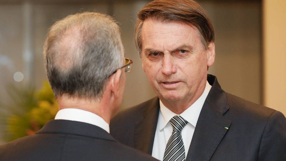 Presidente da República, Jair Bolsonaro e Ministro de Estado Minas e Energia, Almirante Bento Costa Lima Leite Albuquerque Junior durante cerimônia de lançamento da Frente Parlamentar Mista da Marinha Mercante Brasileira. Foto: Isac Nóbrega/PR