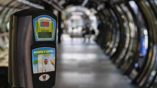 Leitor de cartão transporte público de Curitiba.