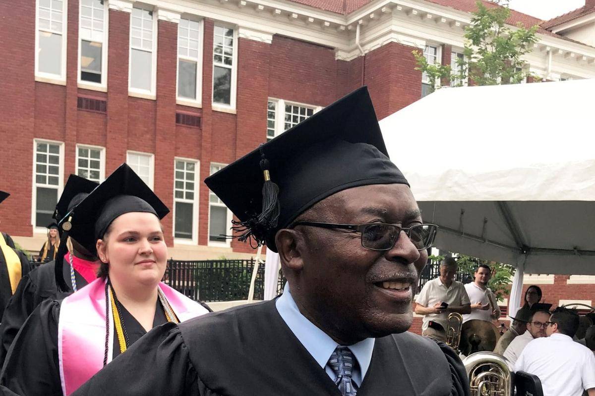 Freddie Sherrill no dia de sua formatura | Divulgação