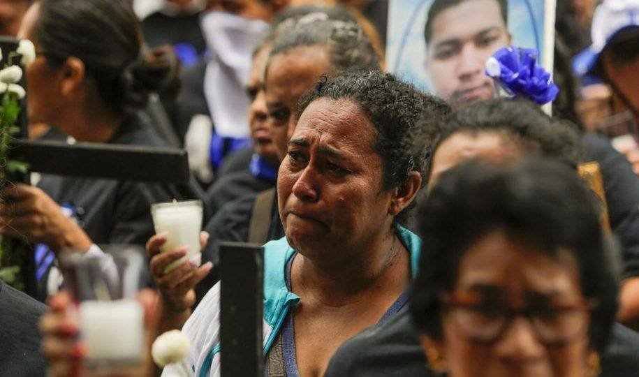 Mulheres da associação "Mães de Abril" participam de uma missa em homenagem a seus filhos mortos durante protestos contra o regime de Daniel Ortega na Nicarágua no dia das mães, 30 de maio de 2018