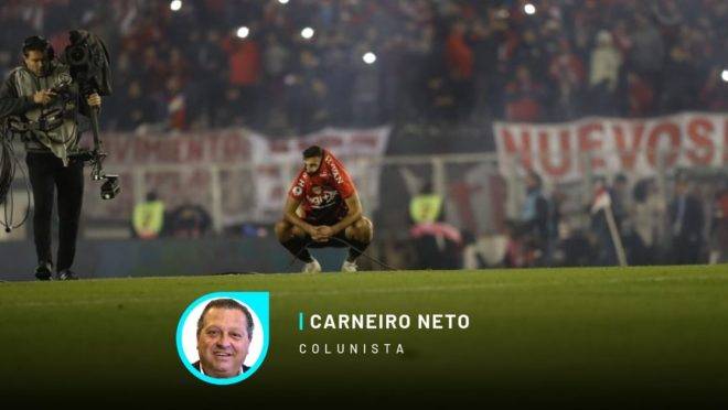 Bruno Guimarães lamenta derrota para o River Plate.