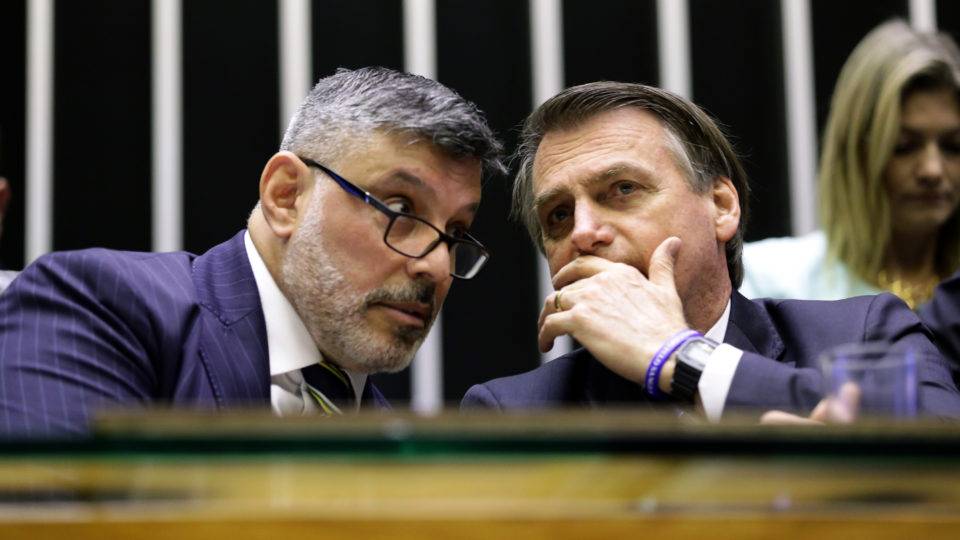 Frota diz que recebeu ligação de Bolsonaro após pedir prisão de Queiroz Alexandre Frota, deputado federal do PSL-SP, e Jair Bolsonaro, presidente da República. Foto: Michel Jesus/Agência Câmara