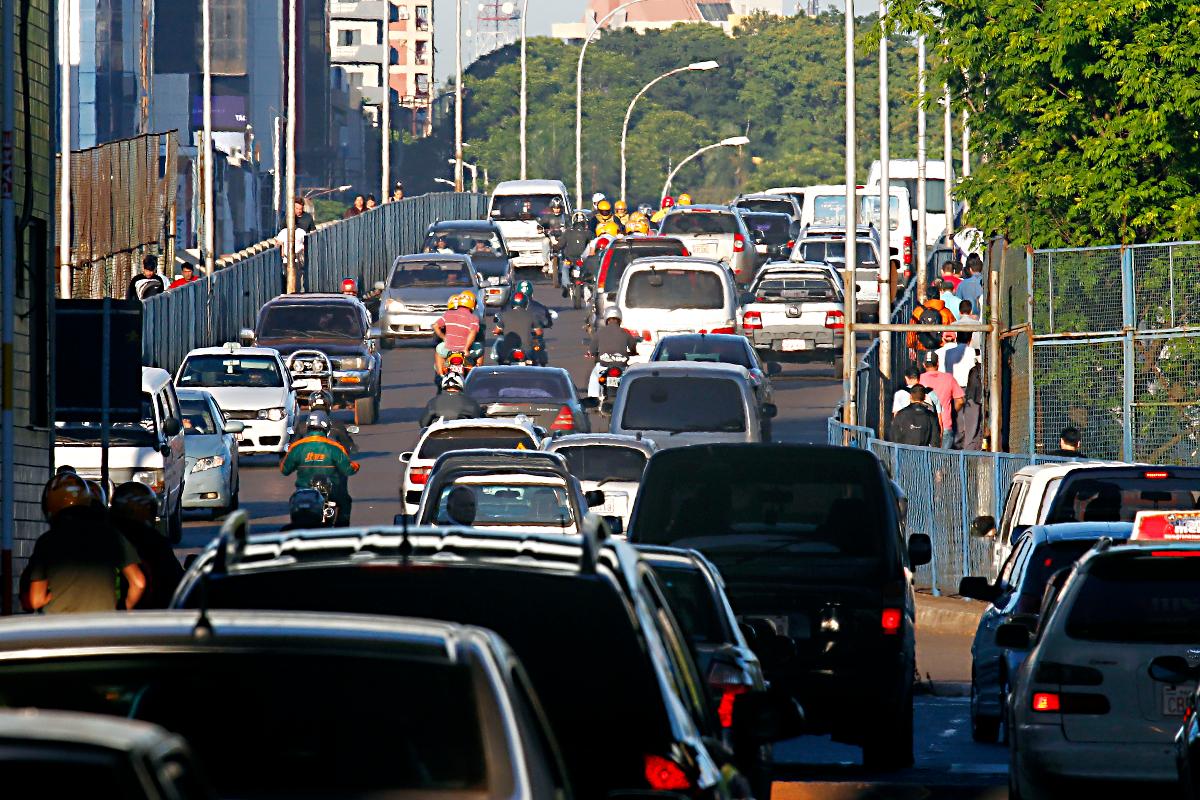 Ponte da Amizade, que liga Foz do Iguaçu a Ciudad del Este, no Paraguai, é um dos principais pontos de entrada do contrabando no Brasil. | ALBARI ROSAgazeta
