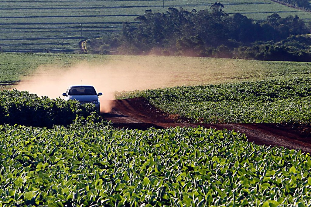 Distribuição do contrabando para os grandes centros é feita até por rotas municipais, como estradas rurais. Em Foz do Iguaçu, são usadas para driblar a fiscalização.