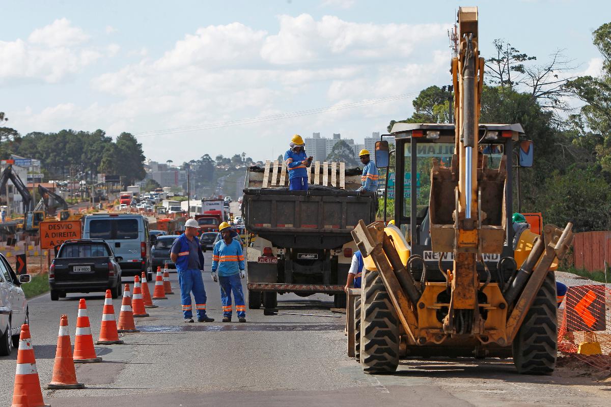 Poder Público poderia implantar 30 mil quilômetros de rodovias com o valor que deixa de arrecadar em impostos devido ao contrabando. | Antônio MoreGazeta do Povo