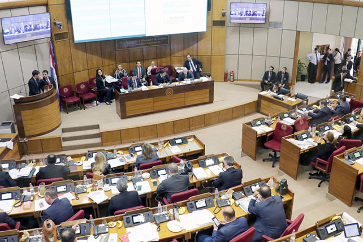 Sessão do Senado paraguaio que rejeitou aumento de impostos ao cigarro: justificativa é de que tema voltará à pauta nas discussões sobre novo marco tributário no país. | Divulgação/Congreso Nacional (Paraguay)