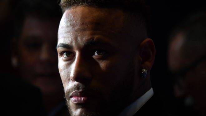 Brasileira acusa Neymar de estupro