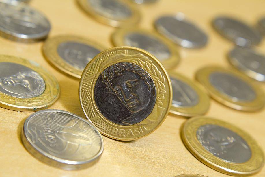 Moedas de um real. Foto: Marcos Santos/USP Imagens