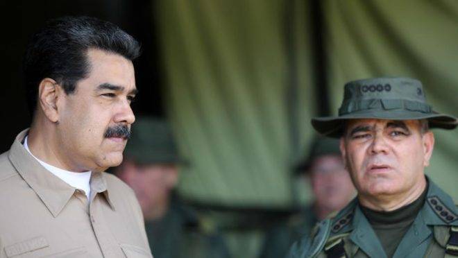 O ditador da Venezuela, Nicolás Maduro, e o ministro da Defesa, Vladimir Padrino, em reunião com comandantes do sistema de defesa territorial, em Caracas, 3 de junho