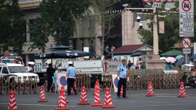 Nesta terça-feira, governo chinês reforçou a segurança nos arredores da Praça da Paz Celestial para evitar manifestações