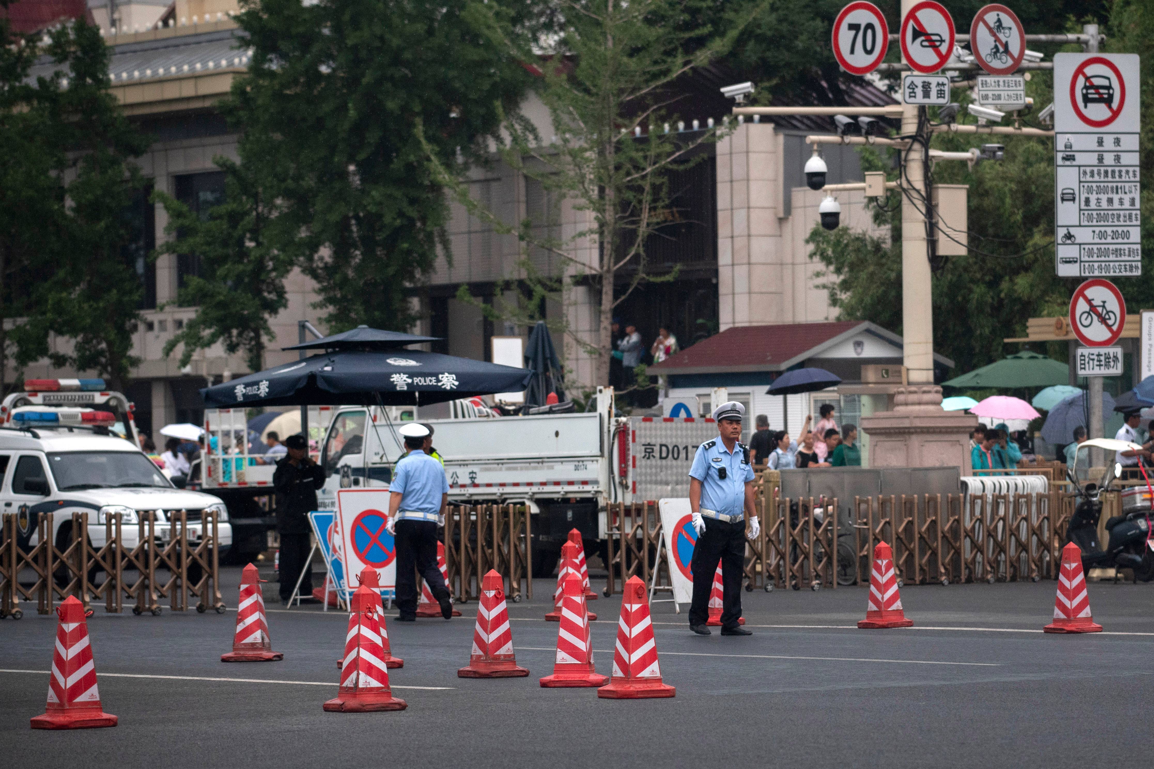 Nesta terça-feira, governo chinês reforçou a segurança nos arredores da Praça da Paz Celestial para evitar manifestações