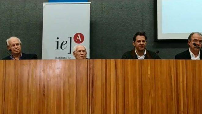Seis ex-ministros se reuniram nesta terça-feira (4), na USP, para lançar a nota conjunta