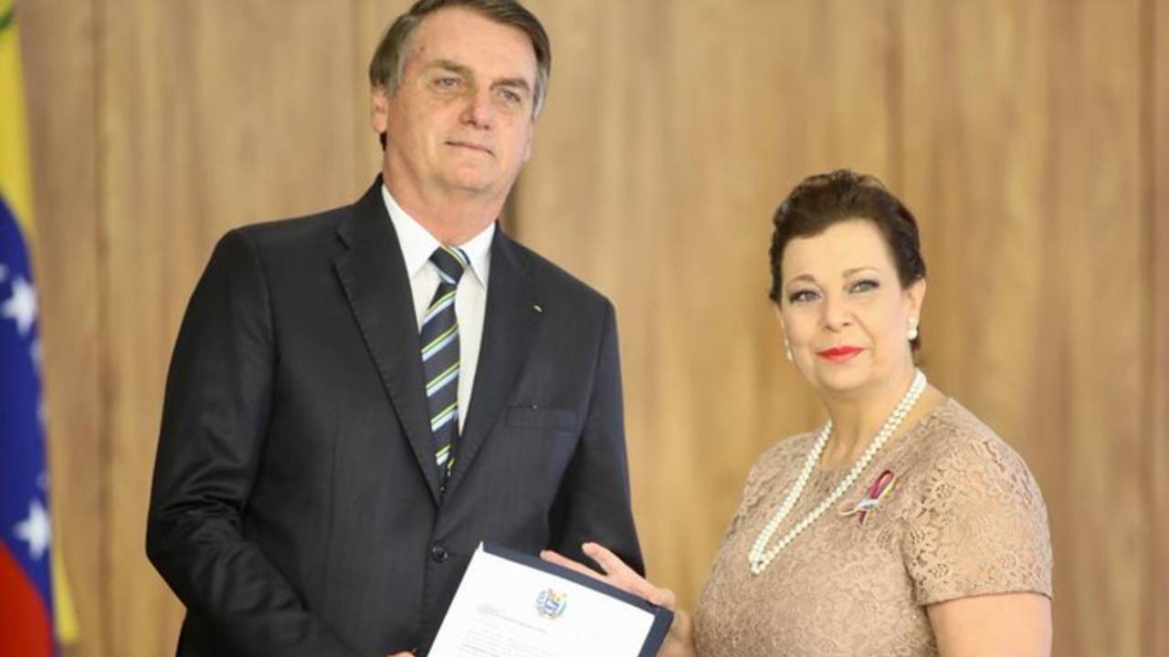 Presidente Jair Bolsonaro reconhece Maria Teresa Belandria como embaixadora da Venezuela no Brasil