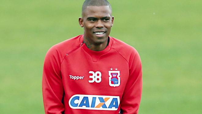 Maicosuel fracassou no Paraná Clube.