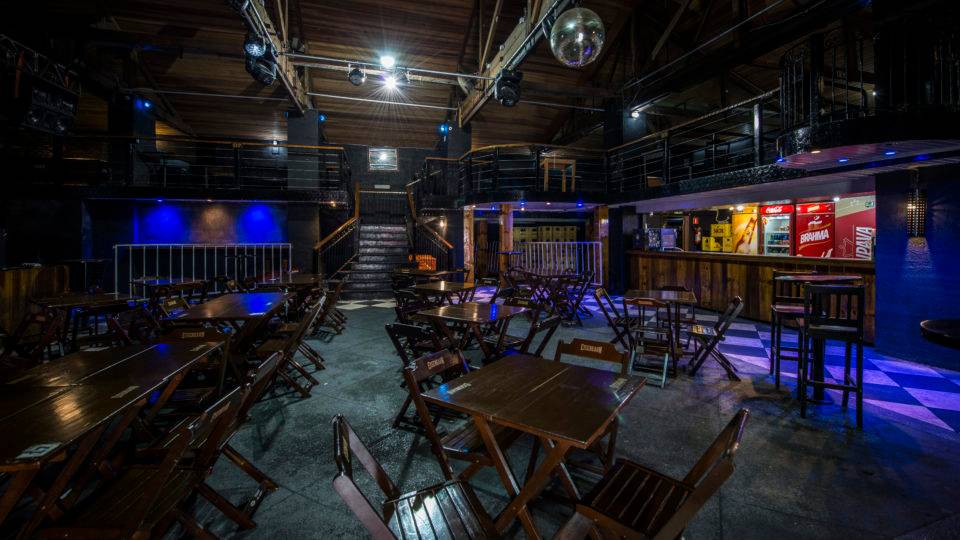 Bar vazio e dias de folga: Antecipação de Feriados para Segundas-Feiras