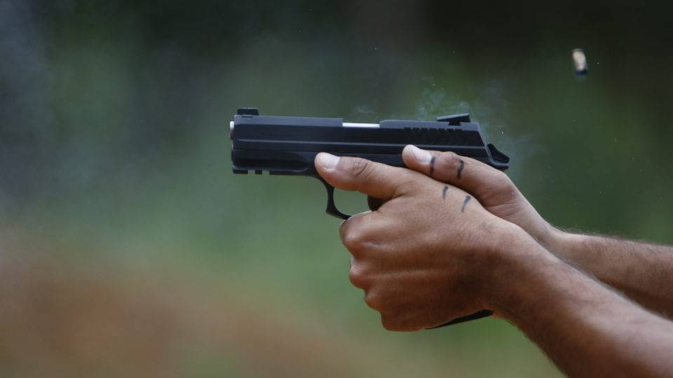 Qual é o dia e o horário que mais se mata no Brasil. E quem mais é vítima de assassinato Pistola nas mãos de atirador.