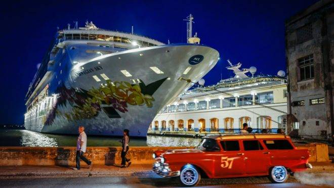 Governo Trump restringiu as visitas turísticas dos americanos a Cuba, com o objetivo de reduzir o fluxo de dólares para