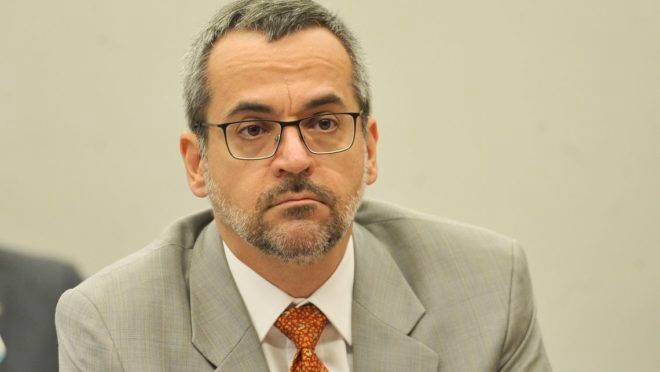 O ministro da Educação, Abraham Weintraub, participa de audiência pública conjunta das comissões de Educação, e de Trabalho, Administração e Serviço Público da Câmara dos Deputados.