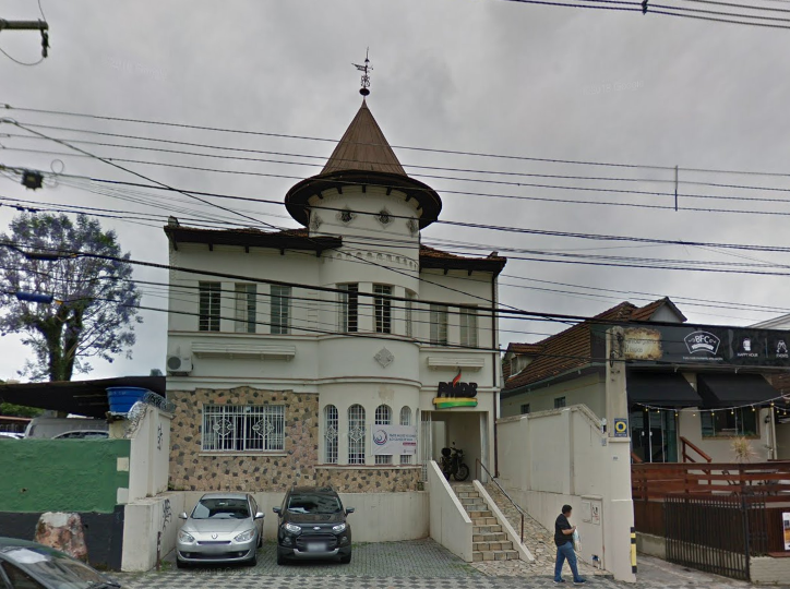 Endividado, MDB do Paraná coloca sede milionária à venda Sede do MDB em Curitiba