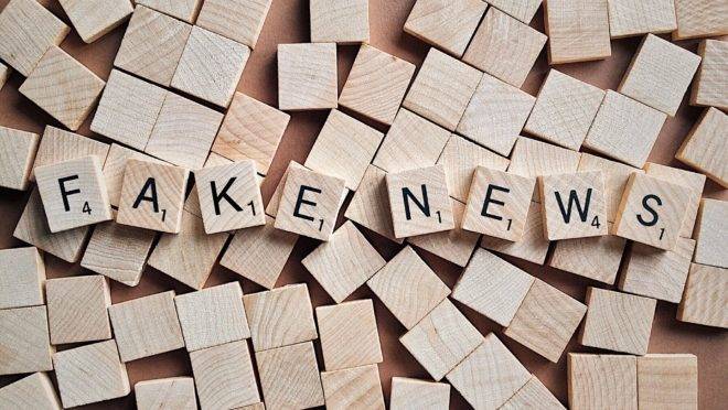 Ao sancionar lei que criminaliza "fake news", presidente Bolsonaro restringe a liberdade de expressão e supervaloriza fenômeno que, na prática, tem pouco alcance eleitoral