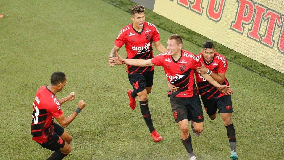 Athletico pressiona Fortaleza e avança às quartas com gol de Marco Ruben Athletico x Fortaleza