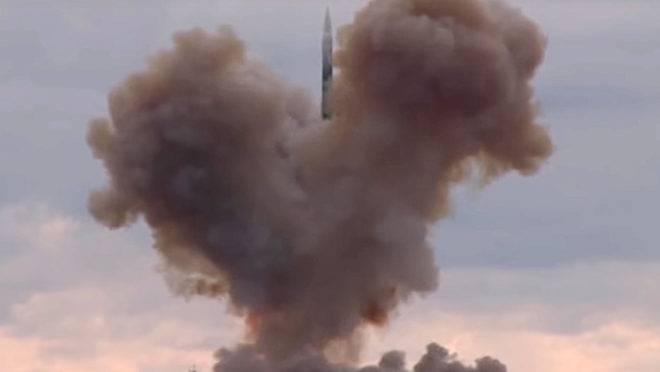 Imagem do vídeo divulgado pelo Ministério da Defesa da Rússia mostra o lançamento do novo míssil interceptor