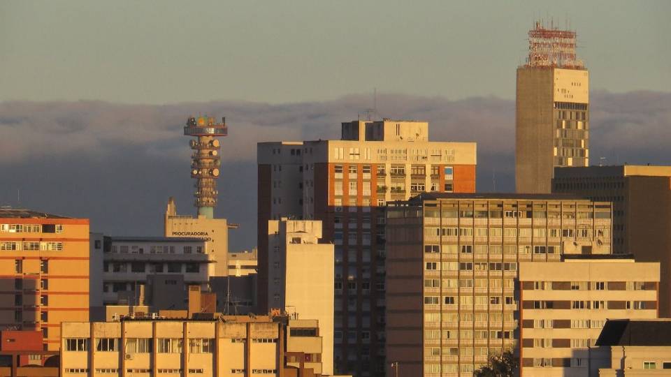 Frio segue em Curitiba nesta quinta-feira Amanhecer em Curitiba na quinta-feira, 6 de maio de 2019