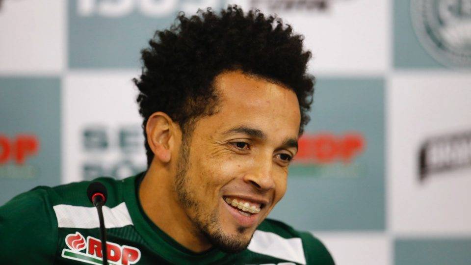 Coritiba encara como “obrigação” vencer o Paraná no Couto Pereira Coritiba encara como “obrigação” vencer o Paraná no Couto Pereira