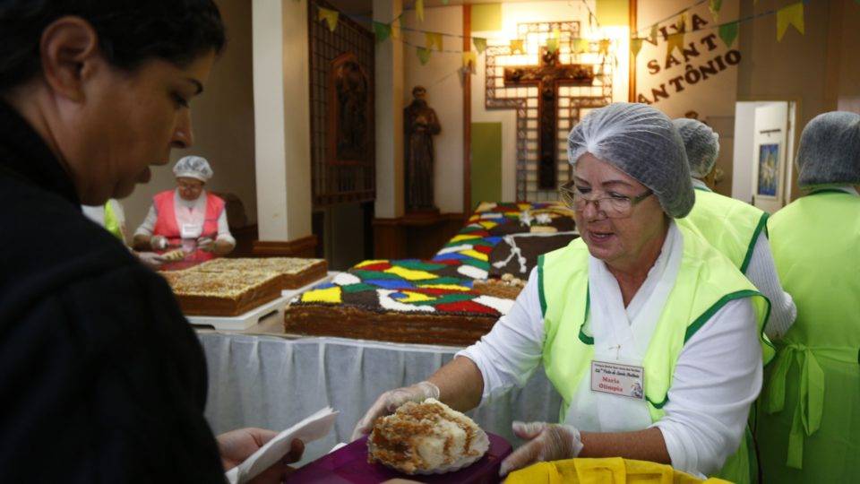 Bolo de Santo Antônio: saiba as paróquias de Curitiba que vendem o doce Bolo de Santo Antônio é tradição em Curitiba