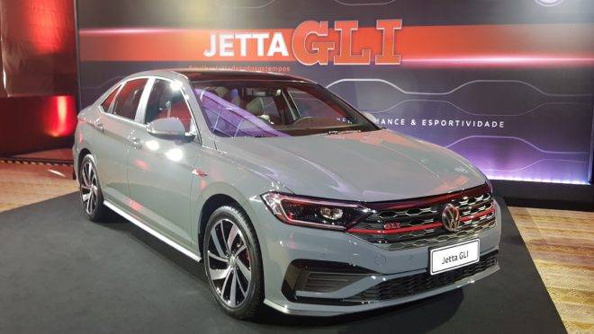 A cor cinza puro é a de lançamento da versão mais apimentada do Jetta. Foto: Renyere Trovão/ Gazeta do Povo