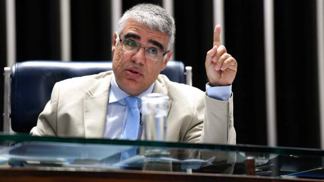 O senador Eduardo Girao durante sessão do Senado