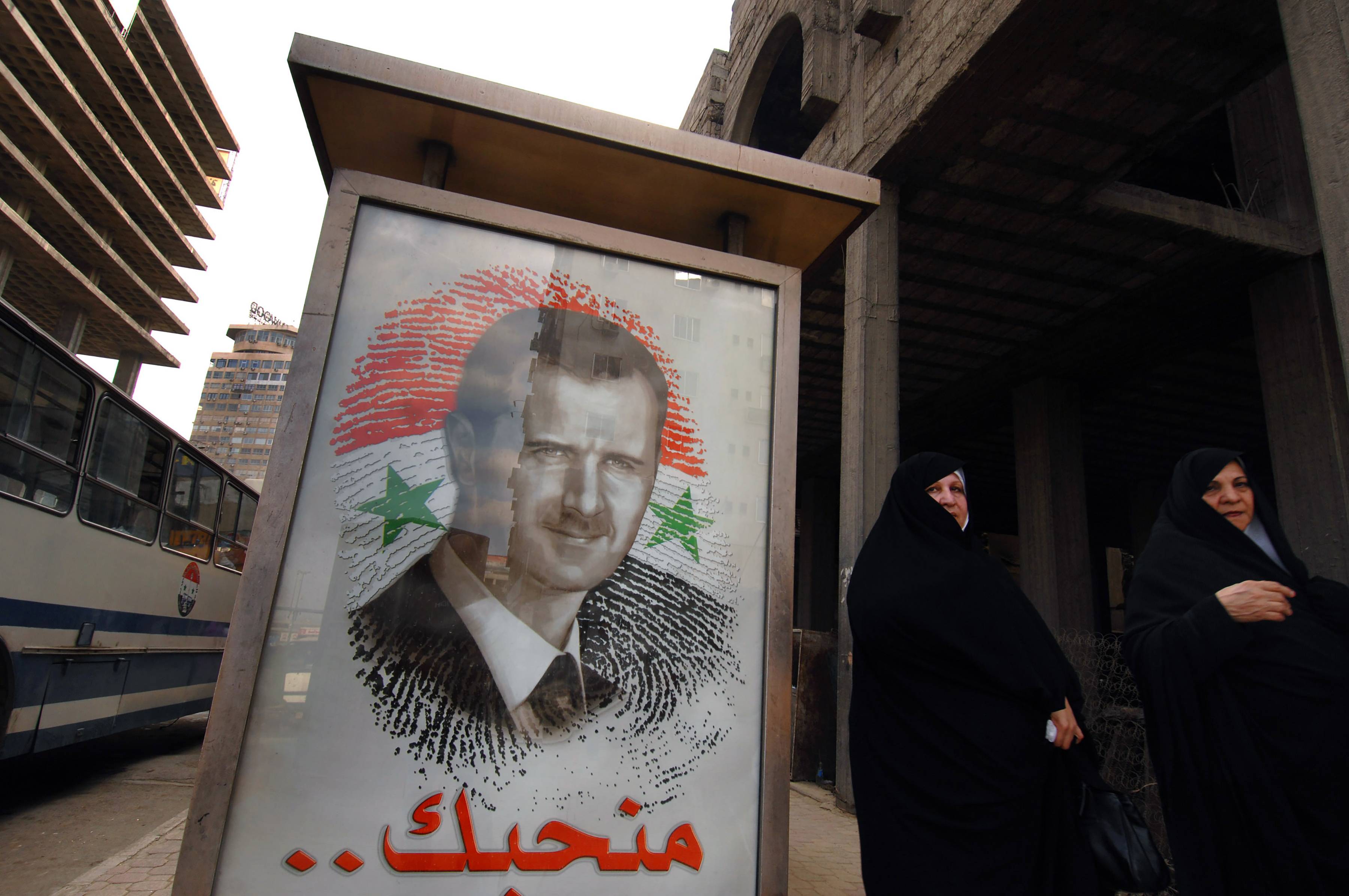 Cartaz do ditador da Síria Bashar Assad em Damasco, Síria, em 11 de maio de 2007. O governo da Síria negou a existência de abusos sistemáticos. No entanto, memorandos do governo recém-descobertos mostram que oficiais sírios que respondem diretamente a Assad ordenaram detenções em massa e sabiam das atrocidades