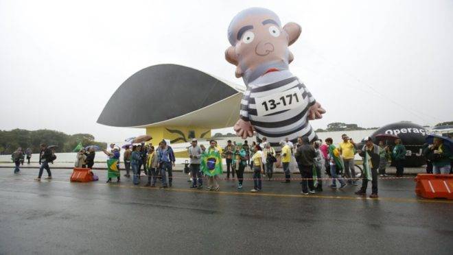 Boneco inflável "Pixuleco"