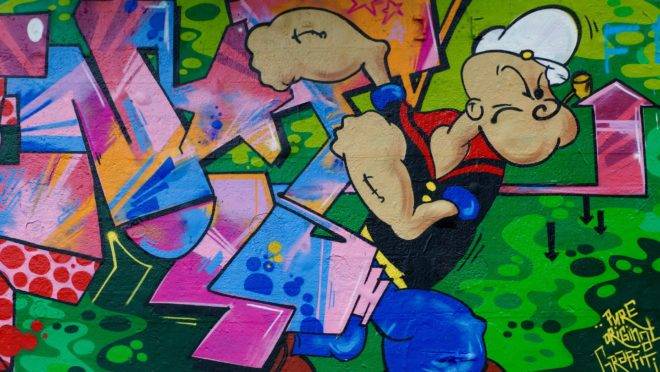 Além de servir para vender títulos de guerra, Popeye acredita em defender o que considera certo e justo. Ele não hesita em se arriscar para corrigir alguma injustiça.
