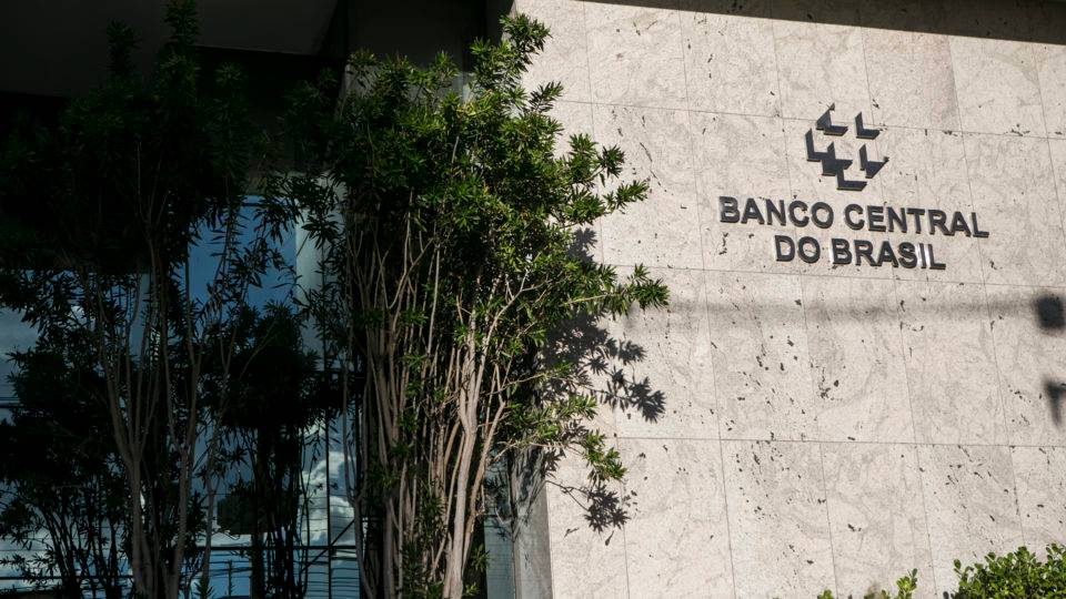 Liberais também podem defender estímulos à economia Fachada do Banco Central em Curitiba.