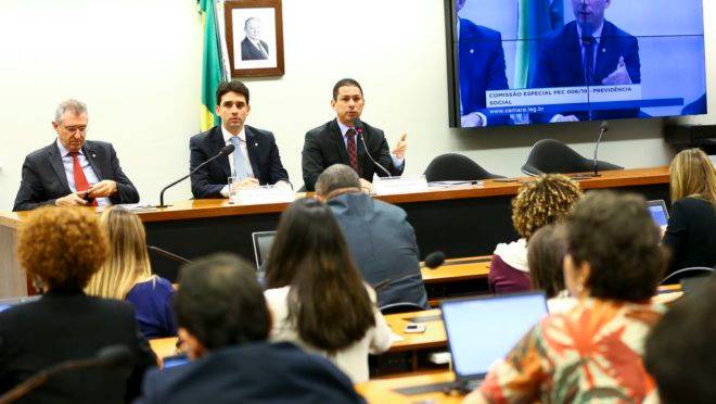 O presidente da comissão especial da Reforma da Previdência, deputado Marcelo Ramos, e o vice-presidente, deputado Silvio Costa Filho, durante atividades da comissão.