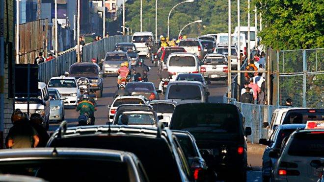 Ponte da Amizade, que liga Foz do Iguaçu a Ciudad del Este, no Paraguai, é um dos principais pontos de entrada do contrabando no Brasil. | ALBARI ROSAgazeta