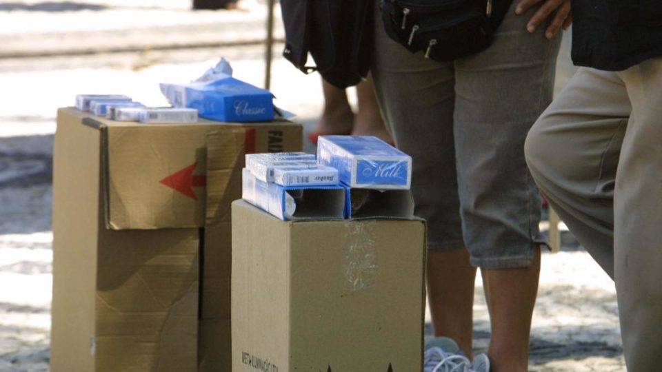 Contrabando de cigarros busca novas rotas e amplia danos à economia De acordo com o superintendente da Polícia Federal no Paraná, Luciano Flores de Lima, o contrabando, principalmente de cigarros, permite mais lucro às facções criminosas do que as drogas. | MARCELO ELIASMARCELO ELIAS