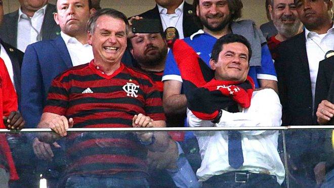 Bolsonaro e Moro em jogo do Flamengo em Brasília.