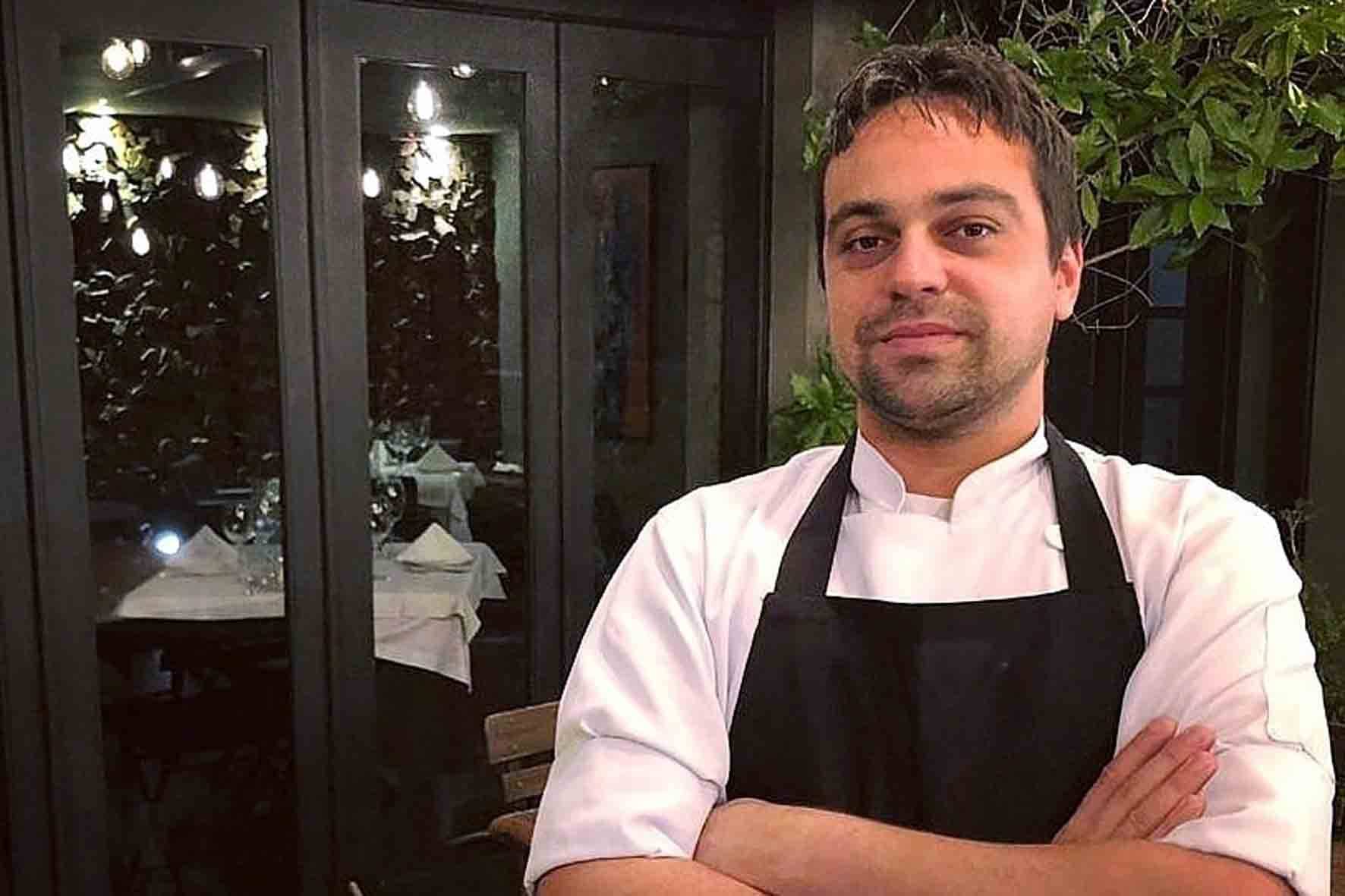 <em>Chef Danilo Almeida, comandando a cozinha do C La Vie desde o início do ano. </em> <em>Chef Danilo Almeida, comandando a cozinha do C La Vie desde o início do ano. </em>