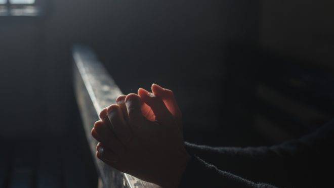Os ataques ao pastor da Virgínia que rezou ao visitar Trump ilustram o caráter tóxico da cultura política atual