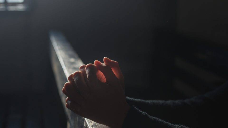 Os ataques ao pastor da Virgínia que rezou ao visitar Trump ilustram o caráter tóxico da cultura política atual