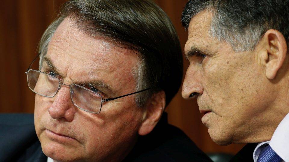Santos Cruz é demitido por Bolsonaro da Secretaria de Governo Santos Cruz, demitido, com Bolsonaro