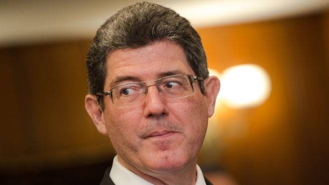 Joaquim Levy confirmou o pedido de demissão neste domingo (16) após receber duras críticas de Bolsonaro.